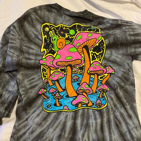 Zumiez Other - Men’s long sleeve a.Lab zumiez t-shirt sz. Large Alien Snail and mushrooms